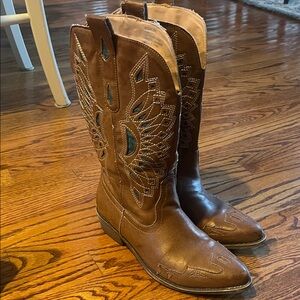 Brown Western Cowboy Boots with Embroidered Design